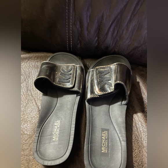 Michael Kors Black Metallic MK Logo Slide Sandals - Women’s Size 7.5 - Picture 6 of 6